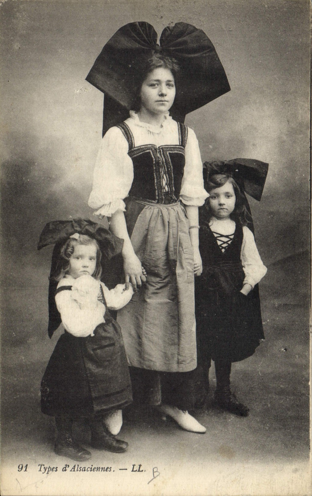 CPA Folklore Alsace Alsacienne Enfants
