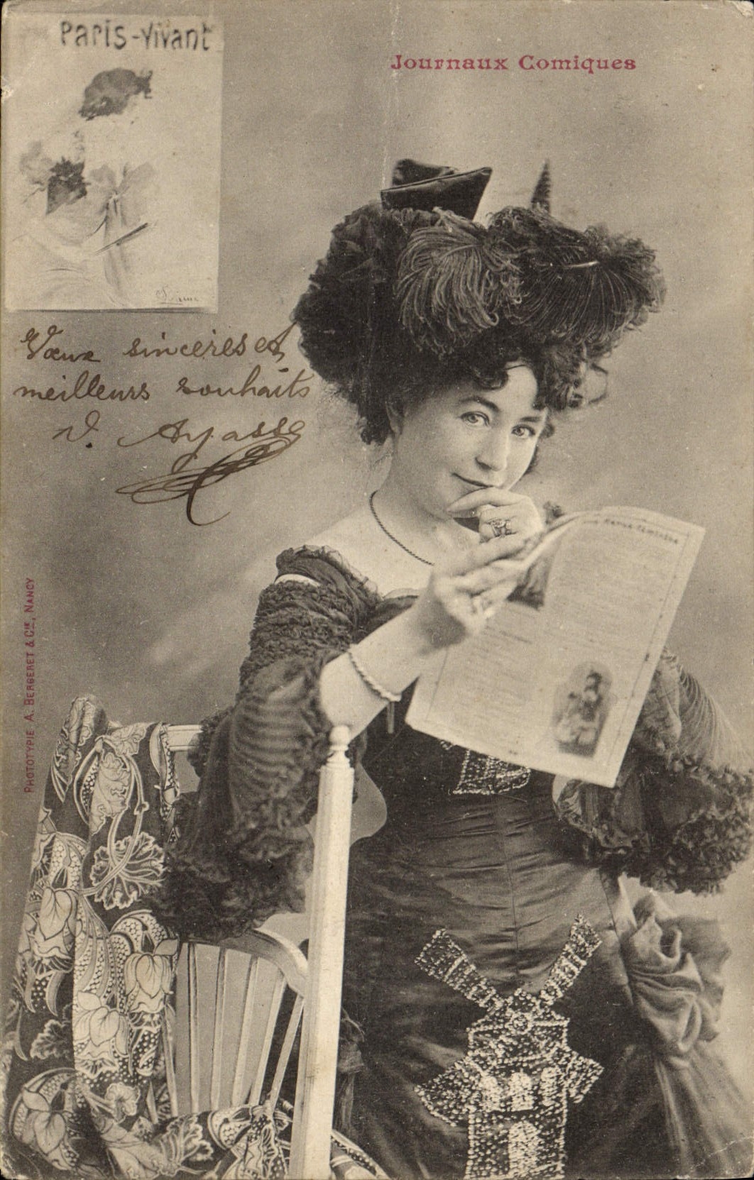CPA Fantaisie Femme Journaux comiques Paris Vivant