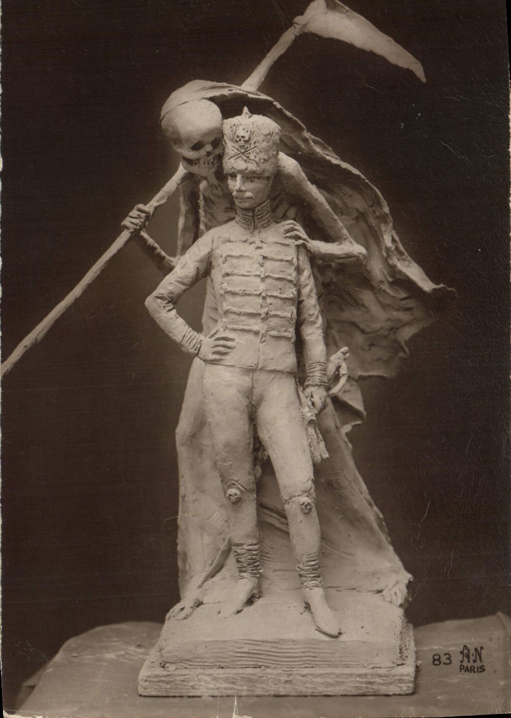 CPA Mort et son hussard Militaria 