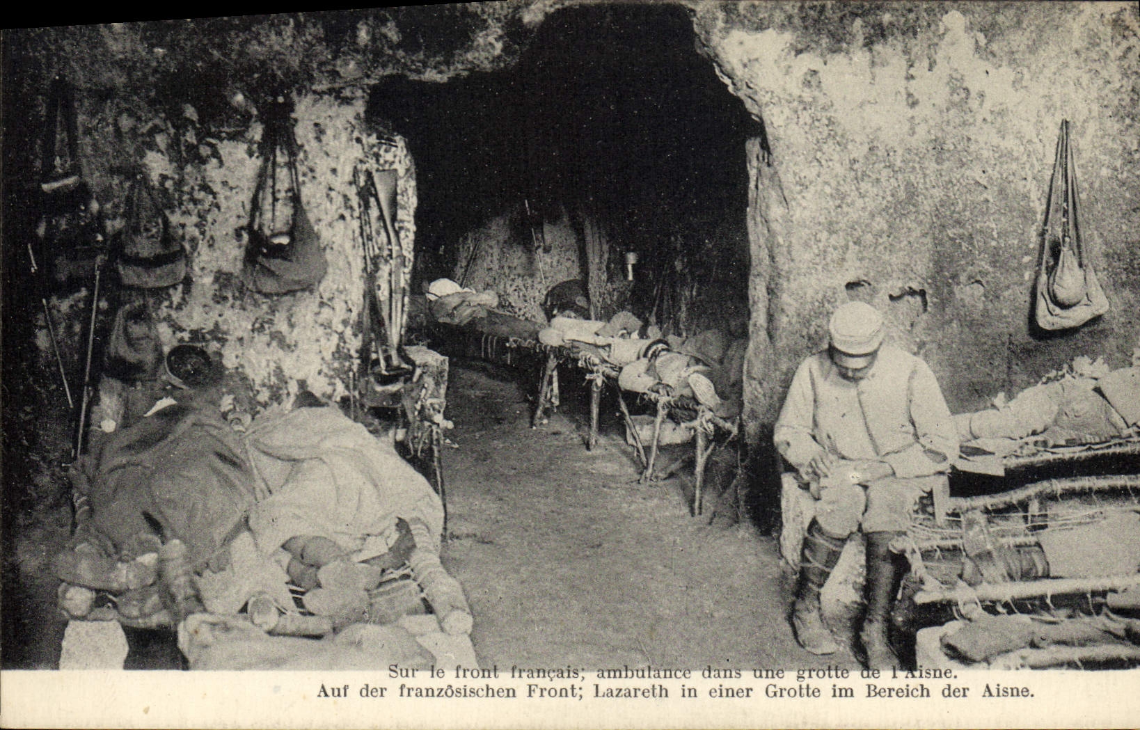 Ambulanz in einer Höhle am französischen Frontabschnitt — Aisne — Verlag nicht sichtbar