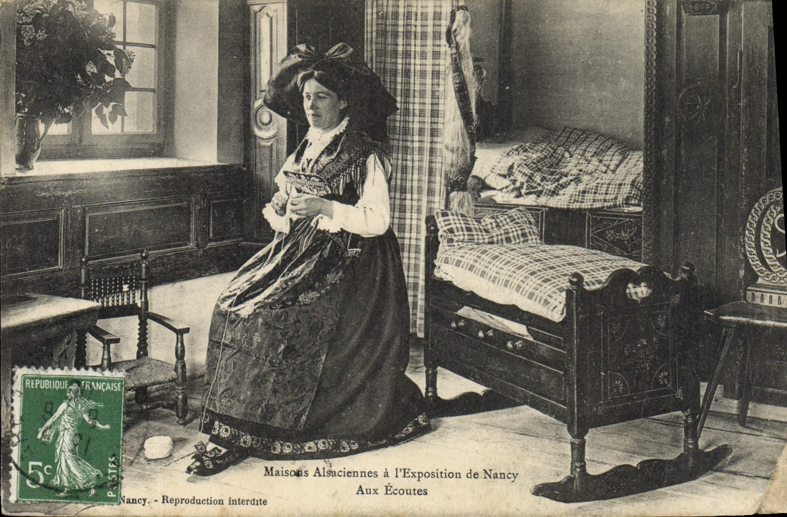 CPA Folklore Alsace Maisons alsaciennes a l'exposition de Nancy aux ecoutes