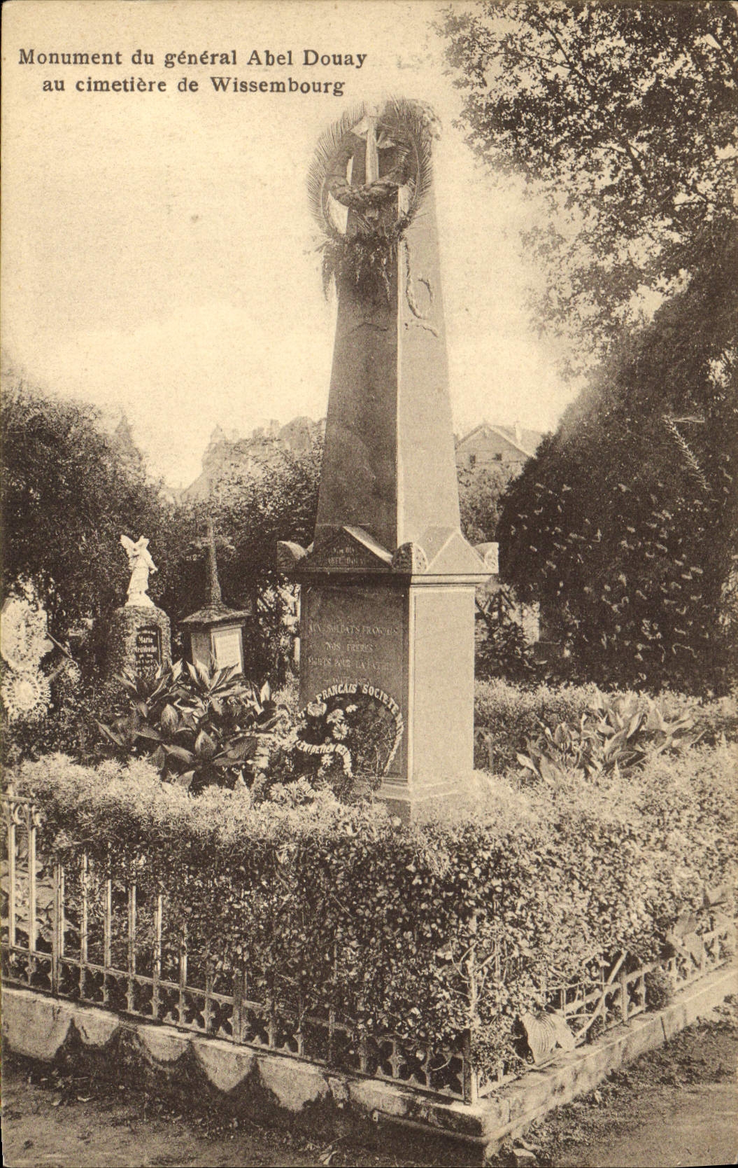 CPA Mort Monument du General Abel Douay au cimetiere de Wissembourg
