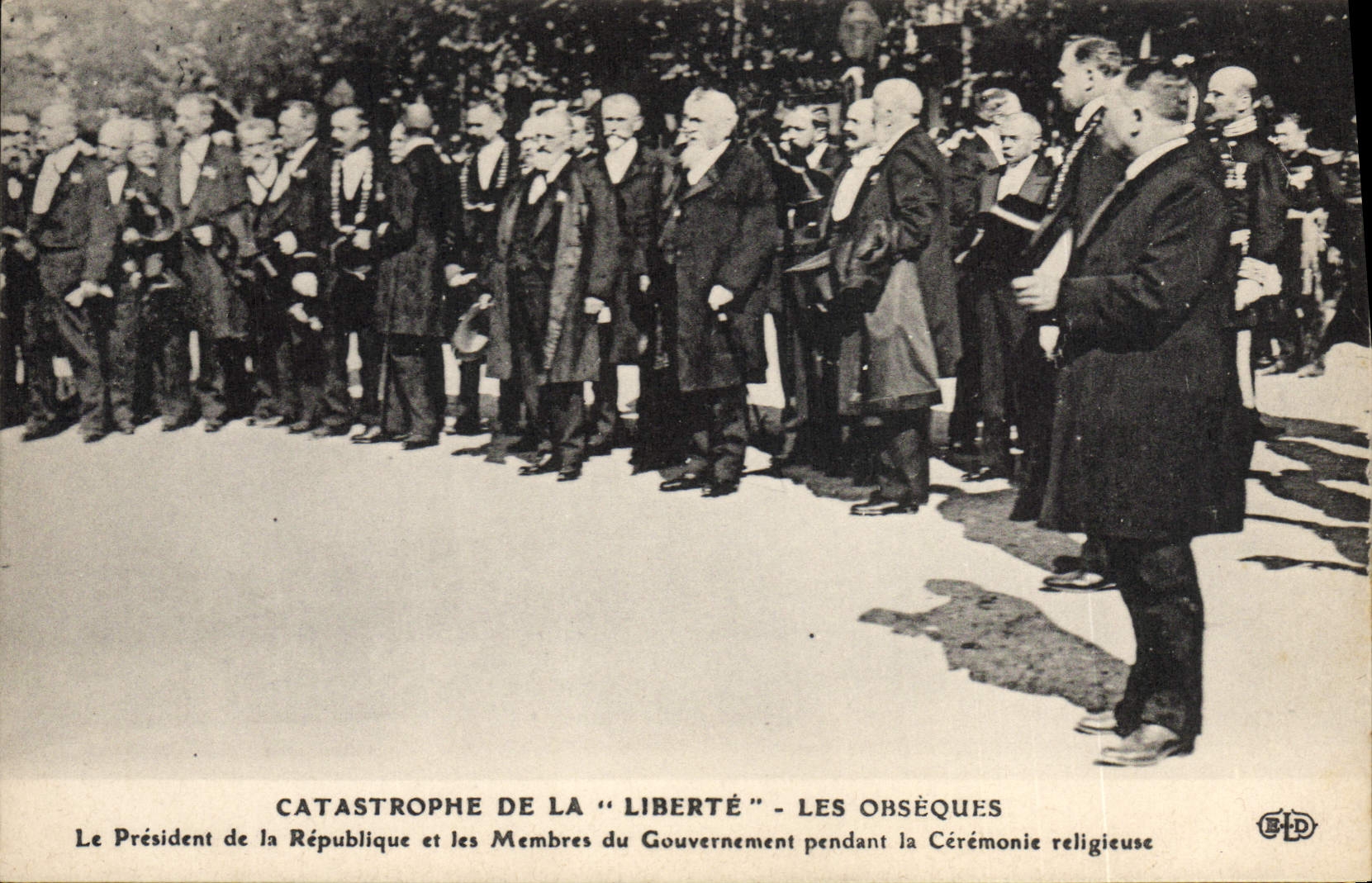 Catastrophe de la "Liberté" - Les obsèques — Le Président de la République et les Membres du Gouvernement pendant la Cérémonie religieuse — Éditeur B.P.D.