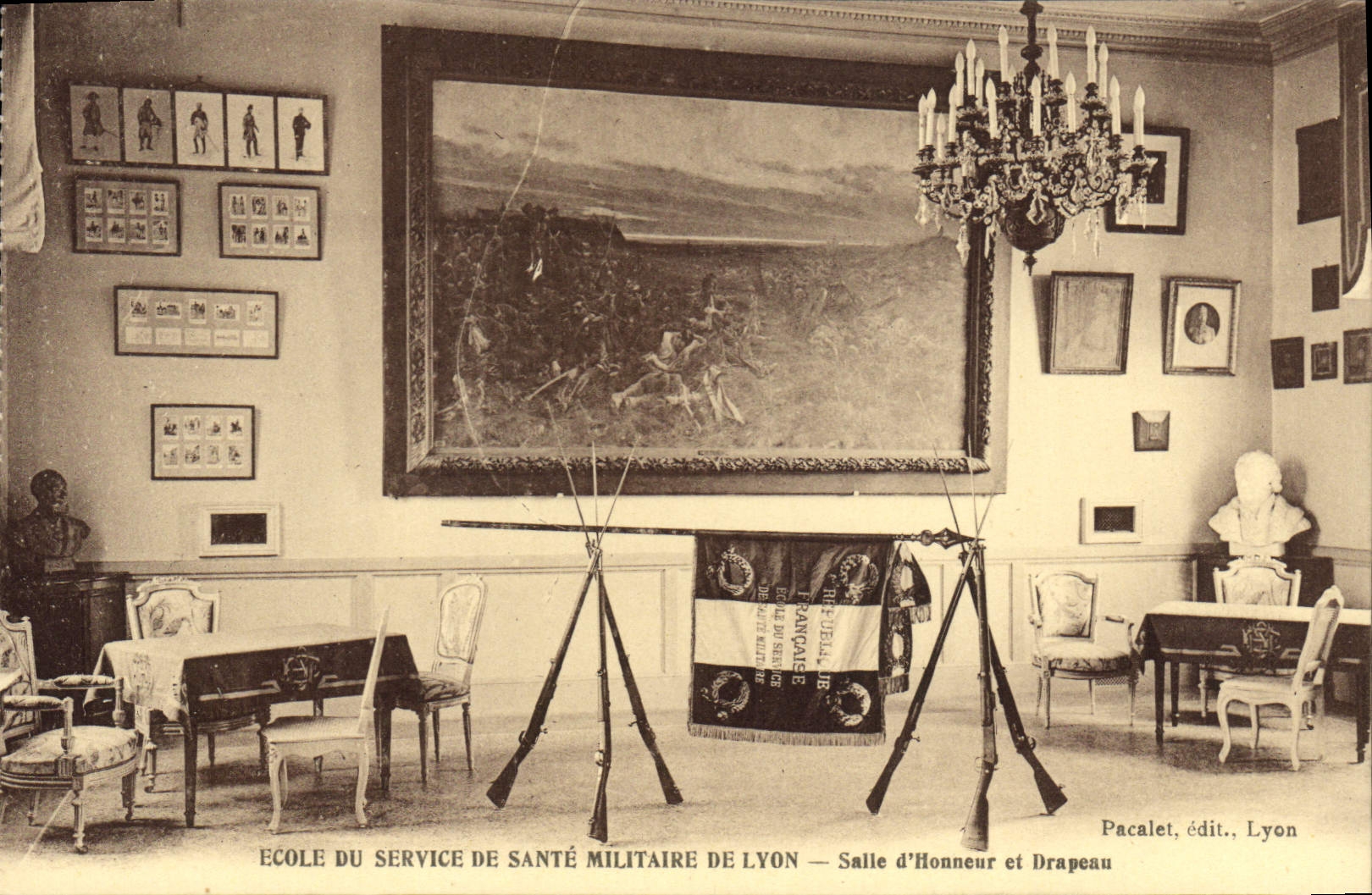 CPA Sante Militaria Ecole du service de sante militaire de Lyon Salle d'honneur et drapeau