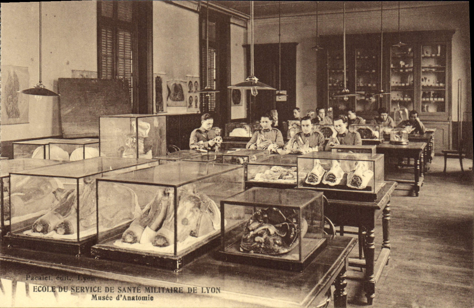 CPA Sante Militaria Ecole du service de sante militaire de Lyon Musee d'anatomie