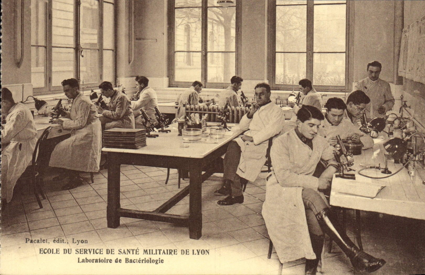 Laboratoire de Bactériologie — École du Service de Santé Militaire de Lyon — Pacalet, édit., Lyon