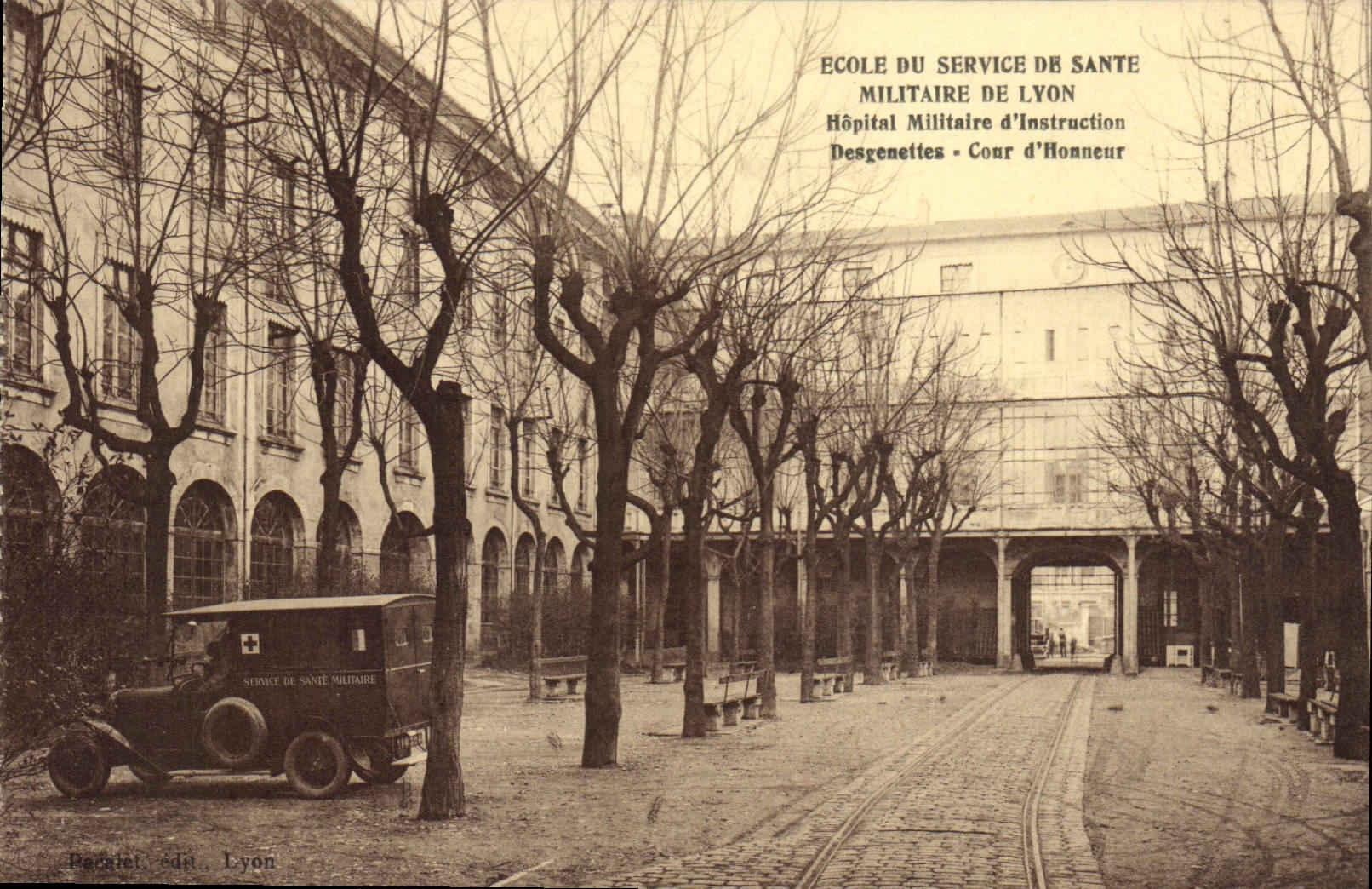 École du Service de Santé Militaire — Hôpital Militaire d'Instruction — Desgenettes - Cour d'Honneur — Parciet, éds. Lyon