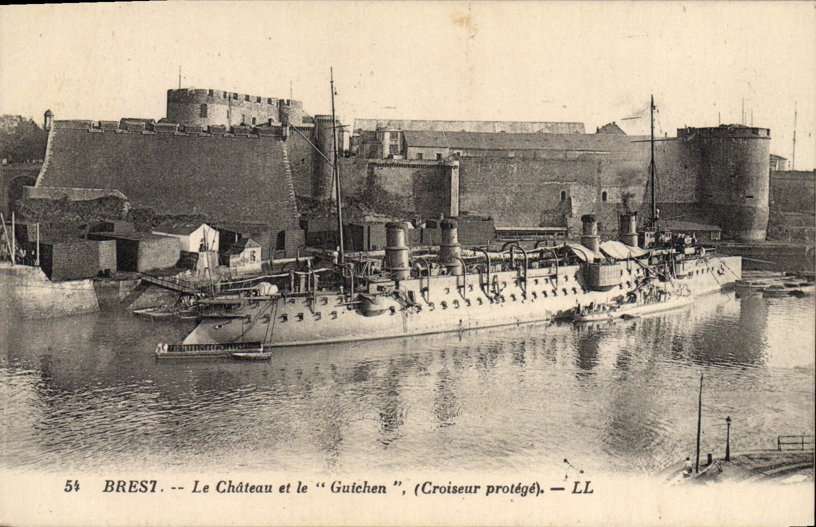 Brest — Le Château et le "Guichen", (Croiseur protégé) — LL