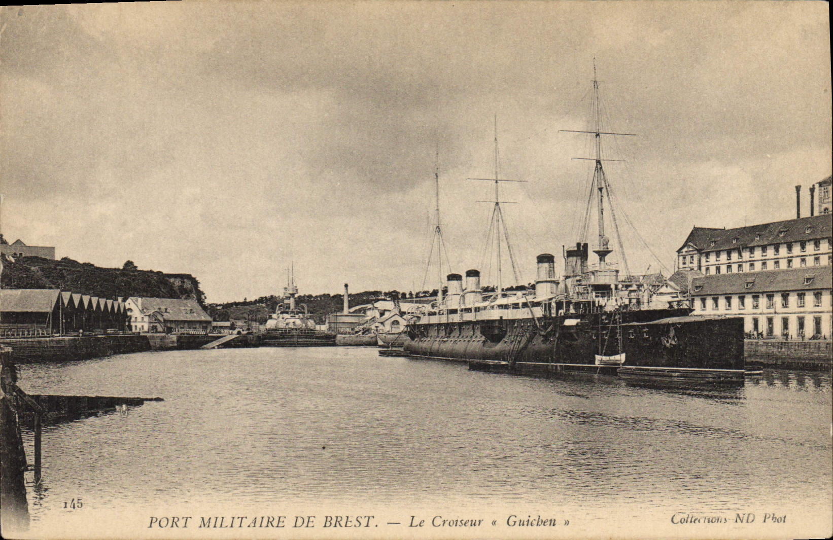 Port militaire de Brest — Le Croiseur « Guichen » — Collections ND Pbot, n°145