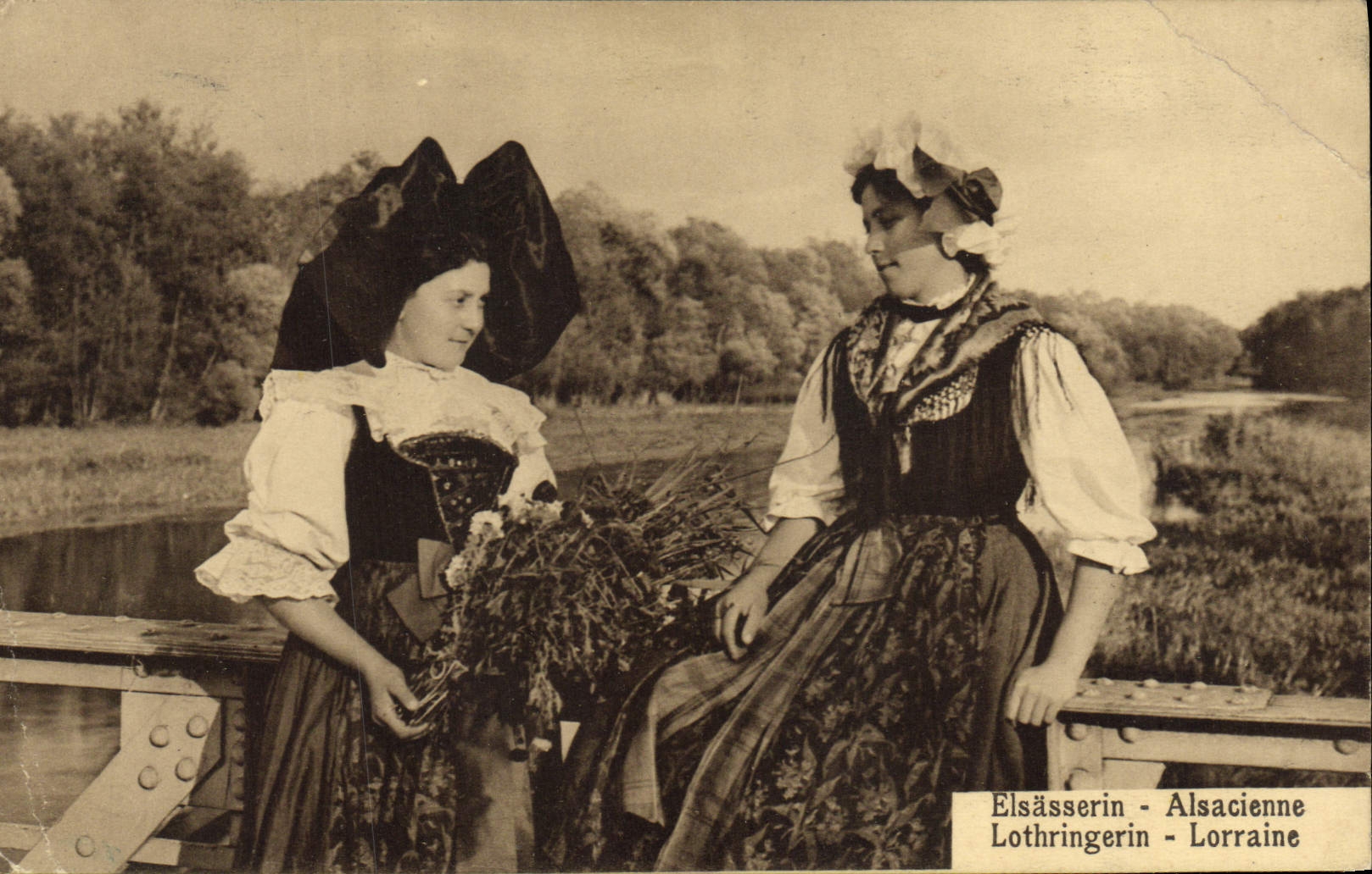 CPA Folklore Alsace Alsacienne Lorraine 