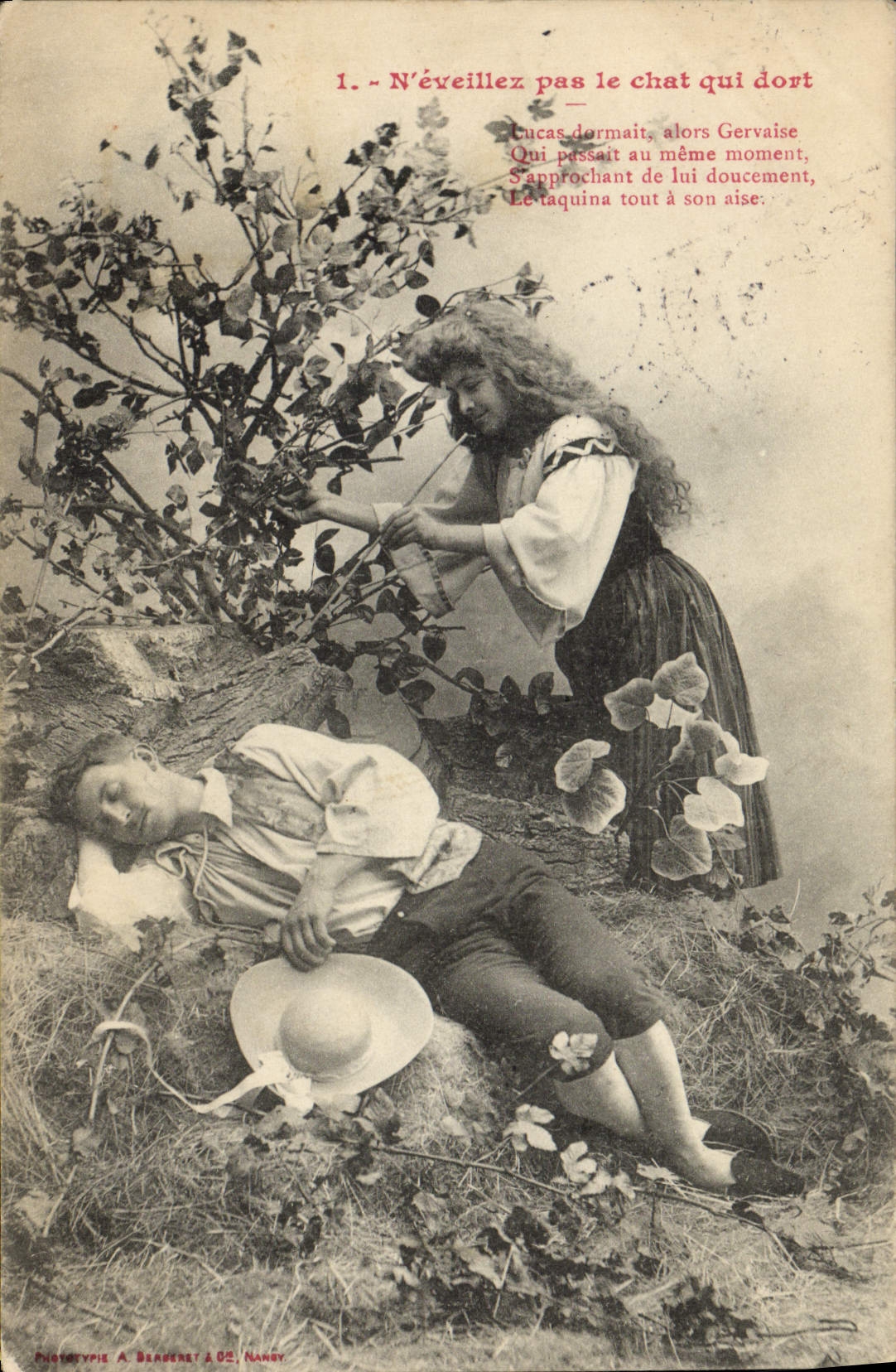 N'Éveillez pas le chat qui dort — scène de jardin — Phototypie A. Bergeret à Nancy