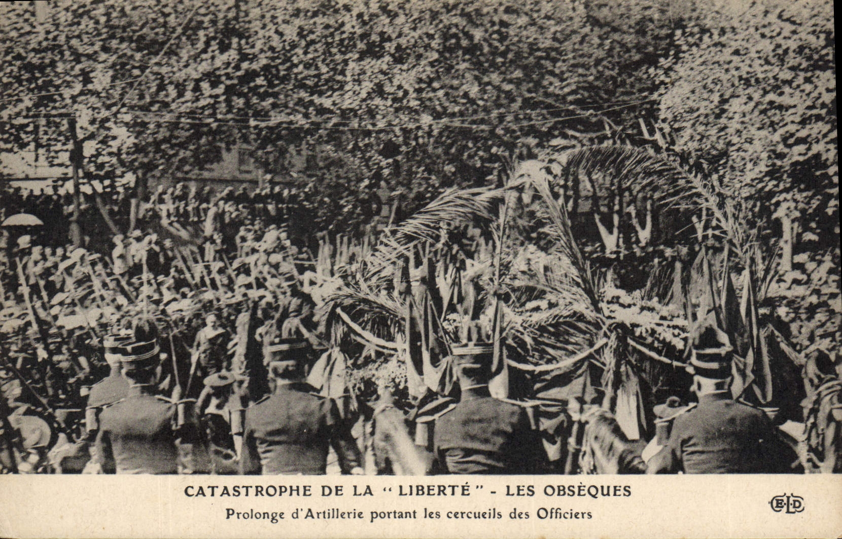 Catastrophe de la "Liberté" - Les obsèques - Prolonge d'Artillerie portant les cercueils des Officiers — Éditeur B.P.D.