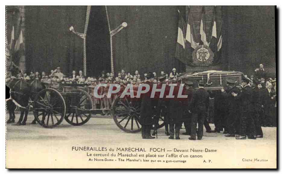 Funérailles du Maréchal Foch — Devant Notre-Dame — Cliché Meurisse