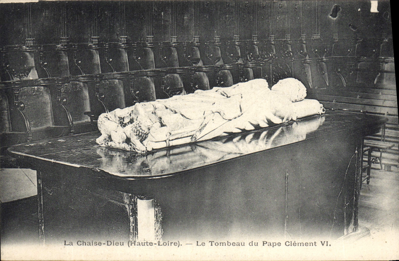 CPA La Chaise Dieu Le tombeau du Pape Clement VI