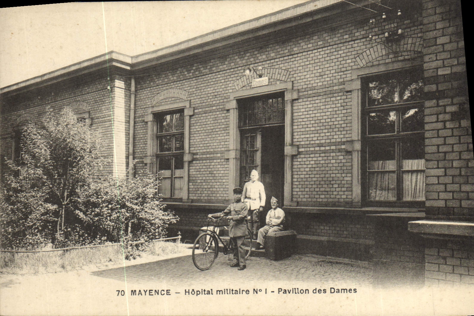Mayence — Hôpital militaire N°1 — Pavillon des Dames — éditeur G. Schmih, Salfour