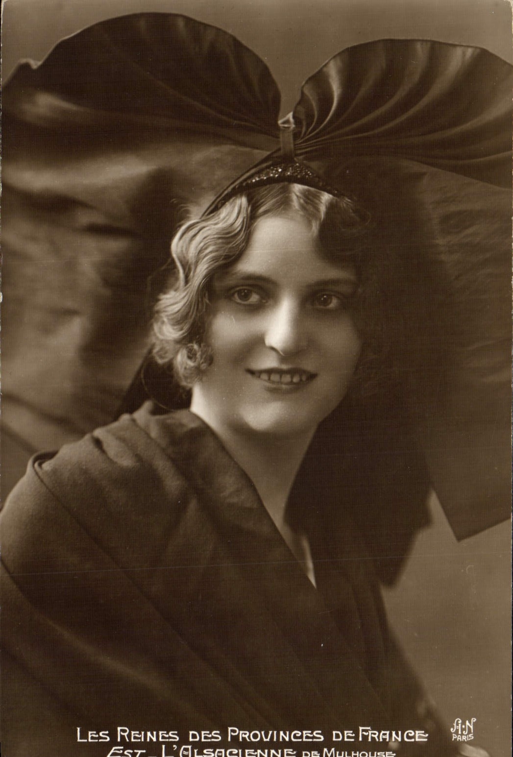 L'Alsacienne de Mulhouse — Les Reines des Provinces de France — A.N. Paris