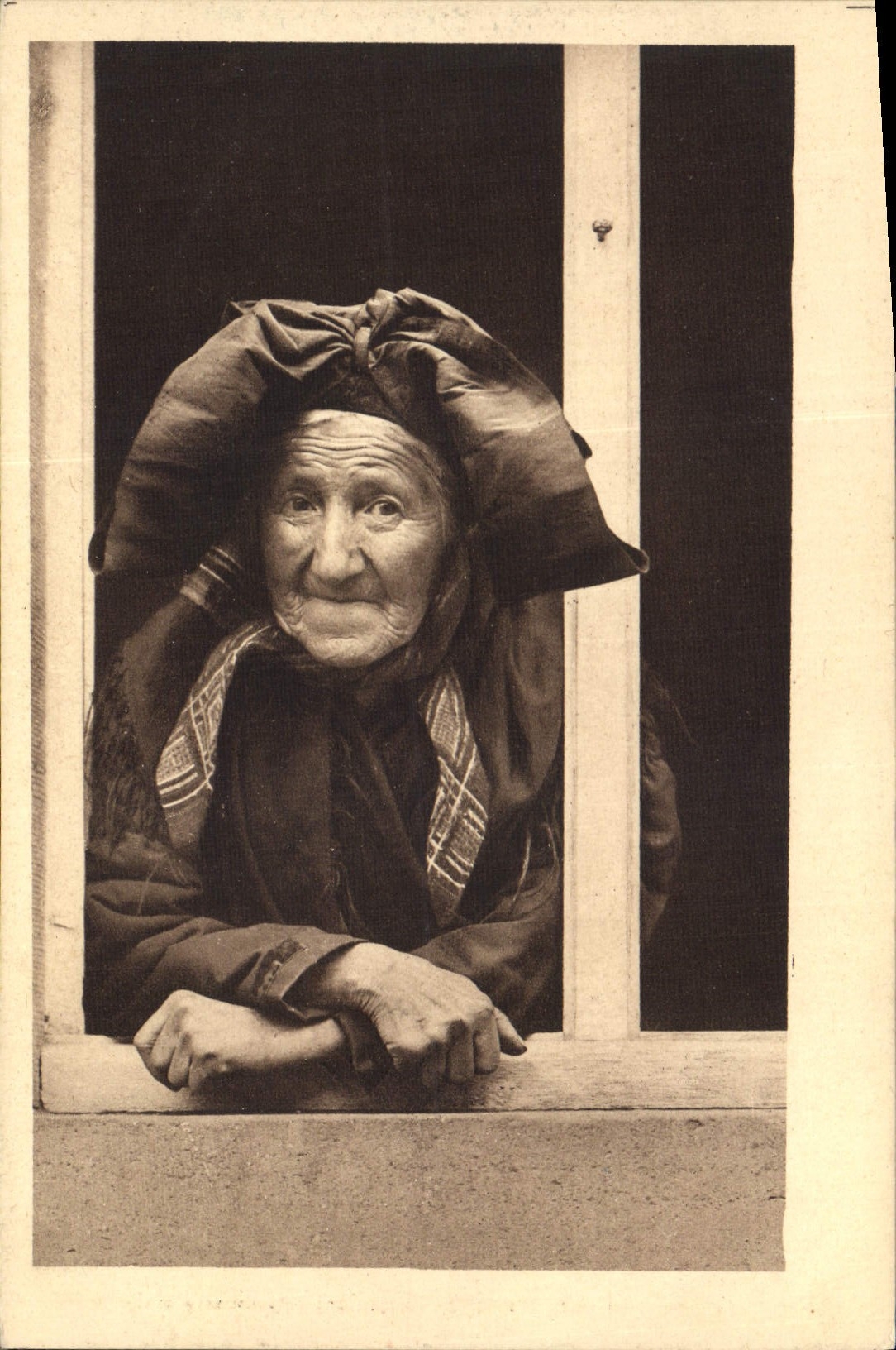 CPA Folklore Alsace Femme