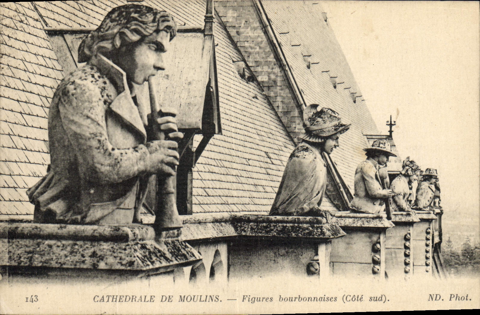 CPA Gargouille Cathedrale de Moulins Figures bourbonnaises 
