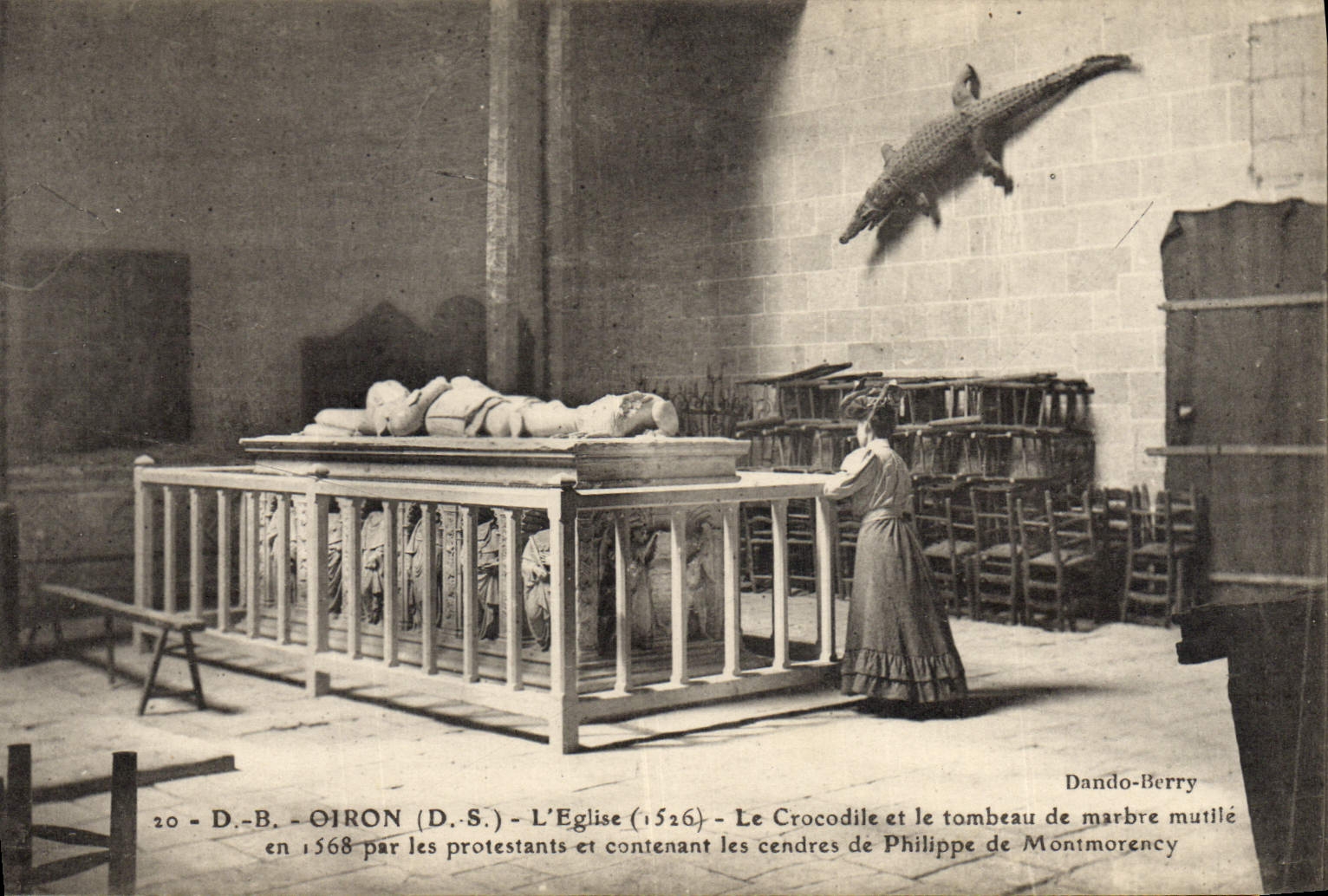 CPA Oiron L'eglise Le crocodile et le tombeau de marbre mutile Philippe de Montmorency 
