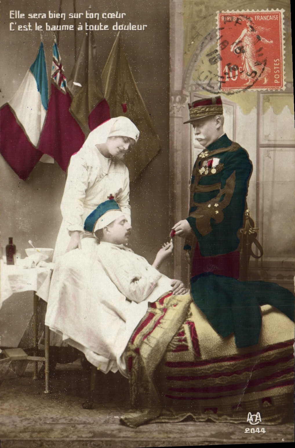 Infirmière et militaire visitant un blessé — éditeur A.A. n°2044