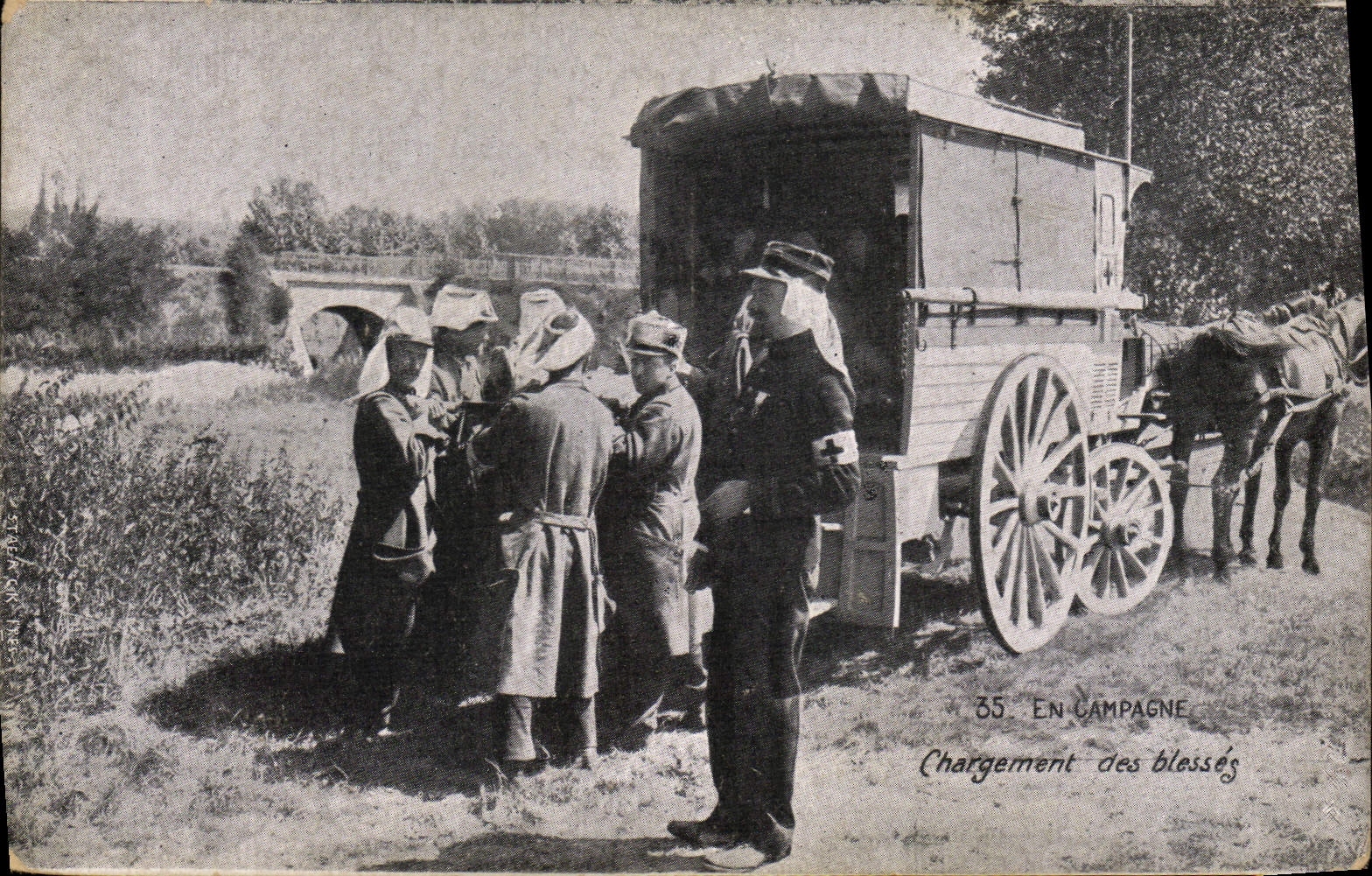 En campagne — Chargement des blessés — série 35