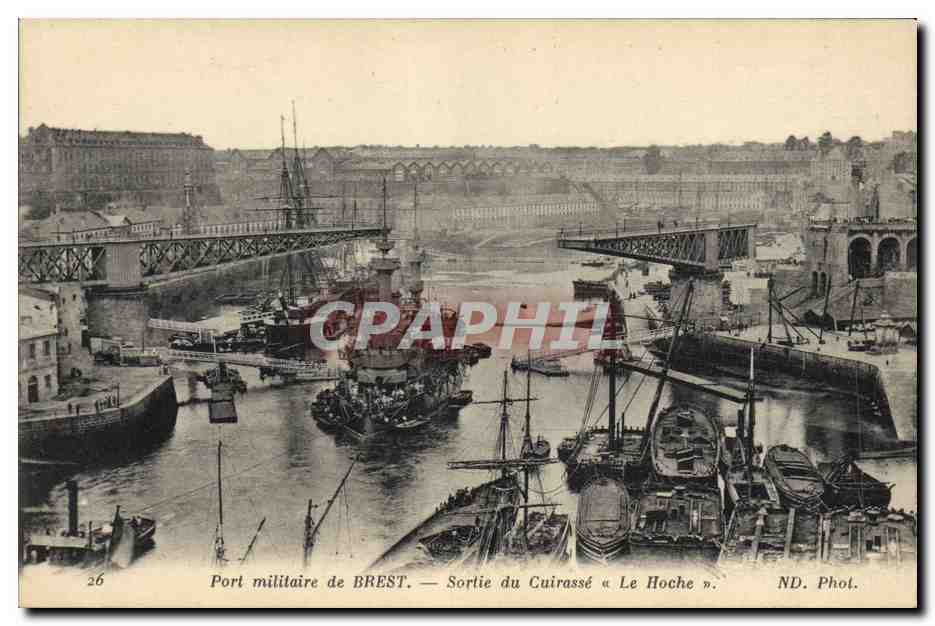CPA Bateau Port militaire de Brest Sortie du cuirasse Le Hoche