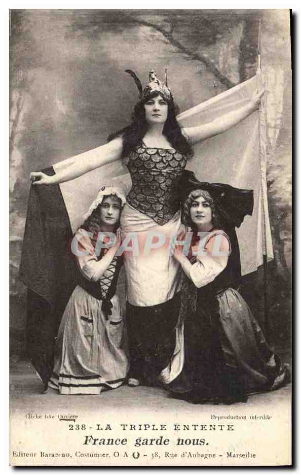 CPA Folklore Alsace La Triple Entente France garde nous 