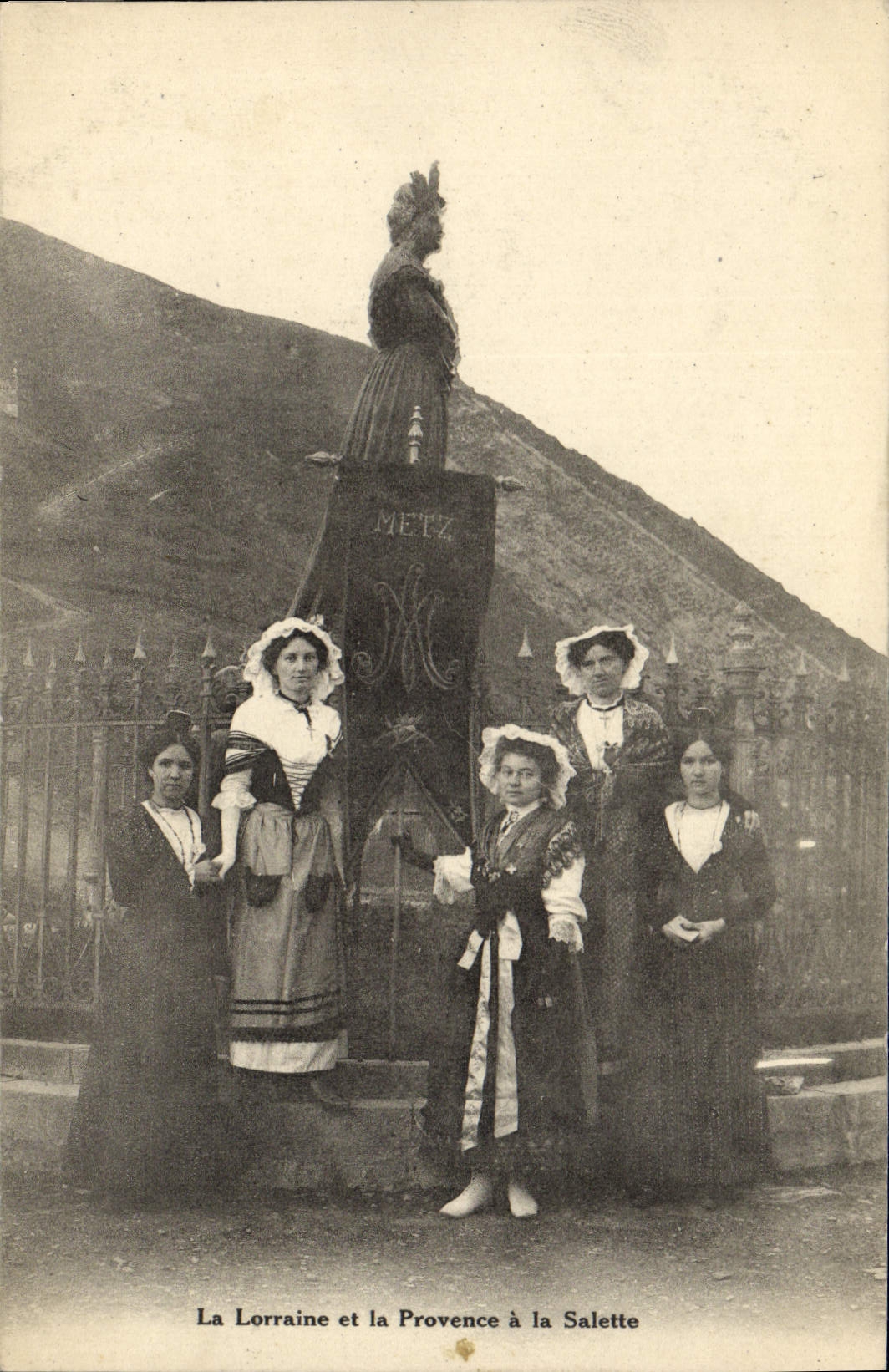 CPA Folklore La Lorraine et la Provence a la Salette 
