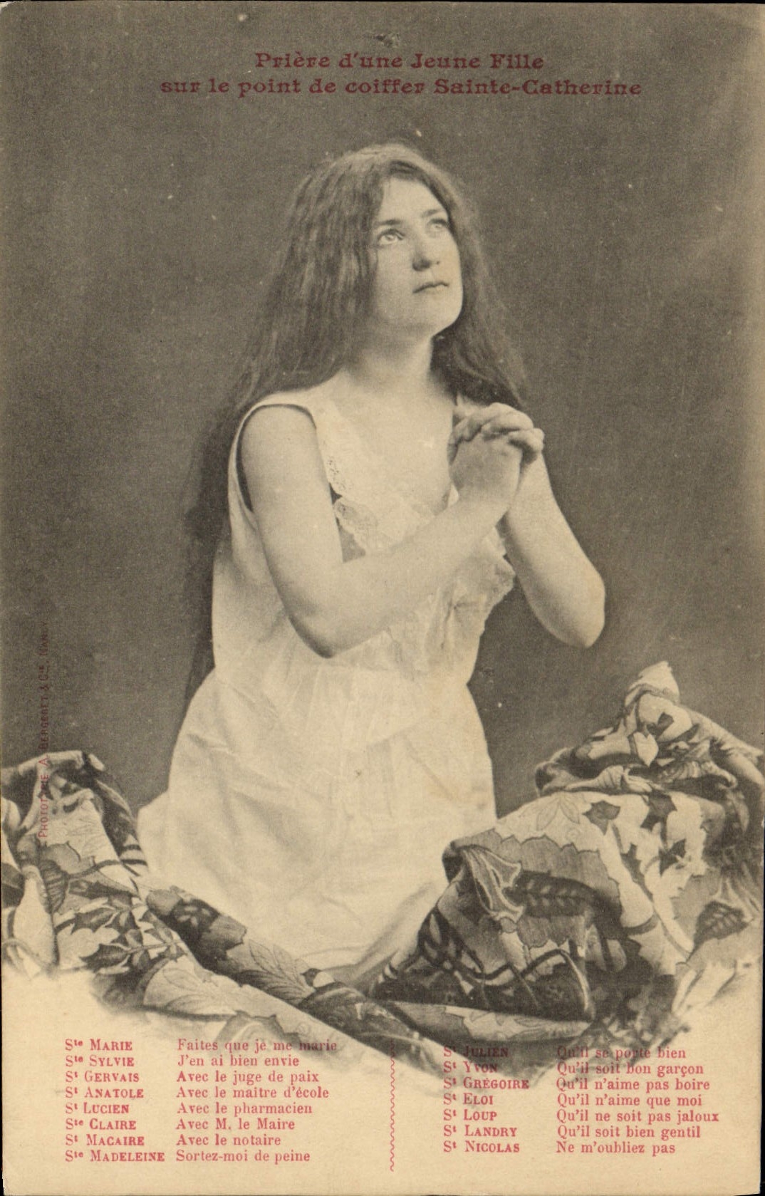 Jeune Fille priant — Sainte-Catherine — Photo de A. Barette & Cie