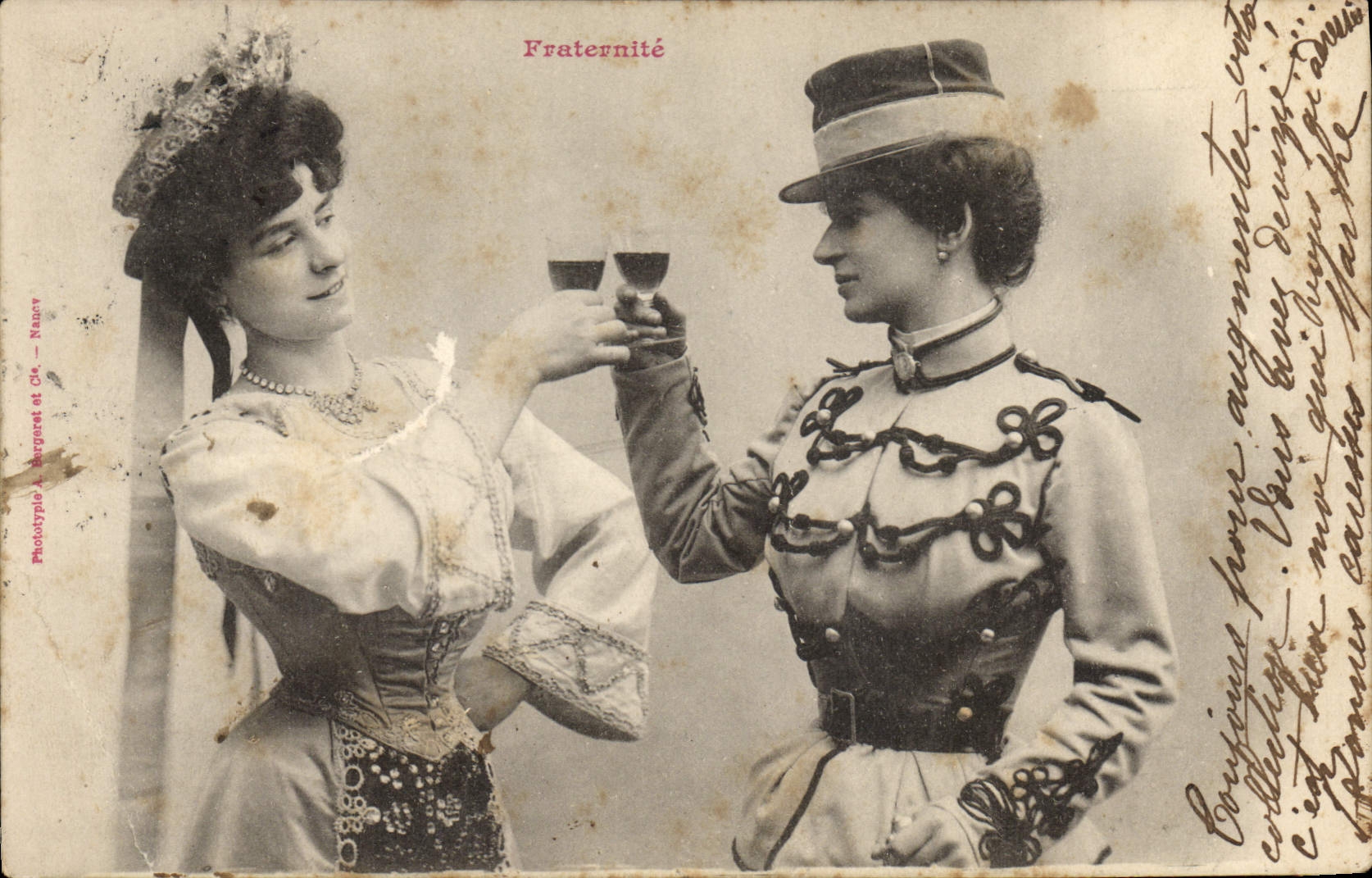 CPA Fantaisie Femmes Fraternite Militaria