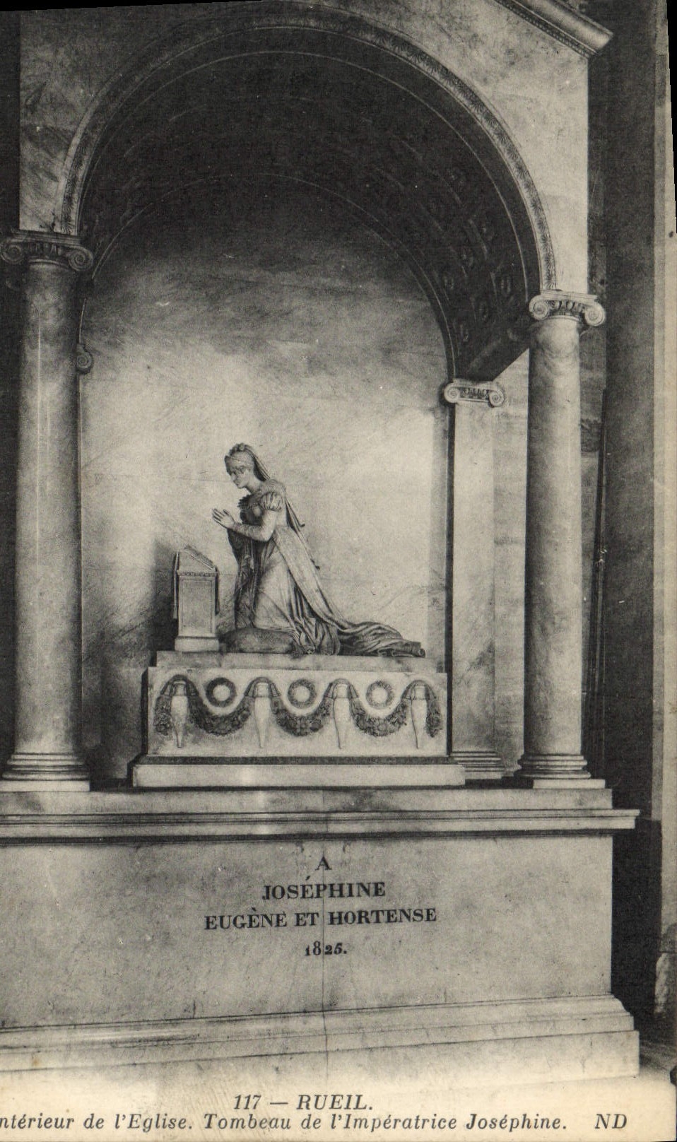 CPA Mort Rueil Interieur de l'eglise Tombeau de l'imperatrice Josephine