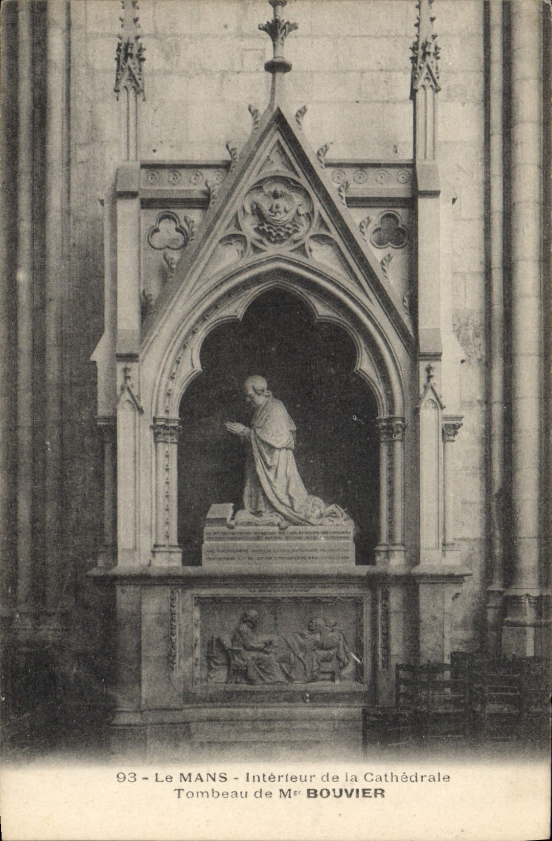 CPA Mort Le Mans Interieur de la cathedrale Tombeau de Mr Bouvier