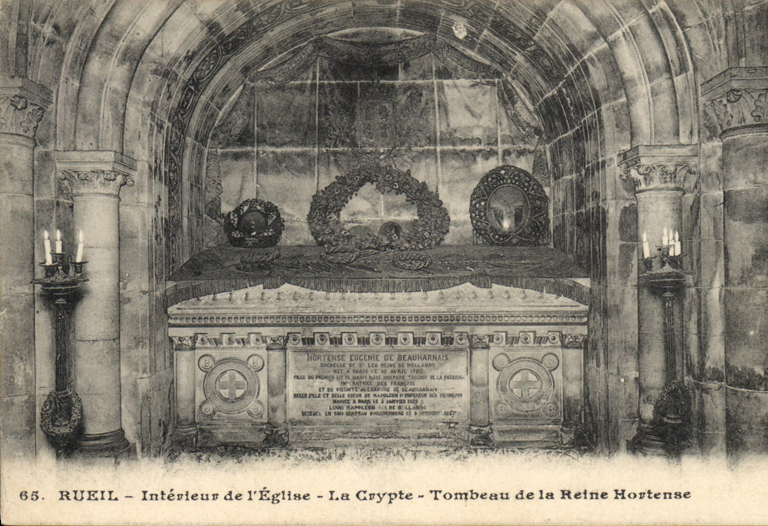 CPA Mort Rueil Interieur de l'eglise La crypte Tombeau de la Reine Hortense