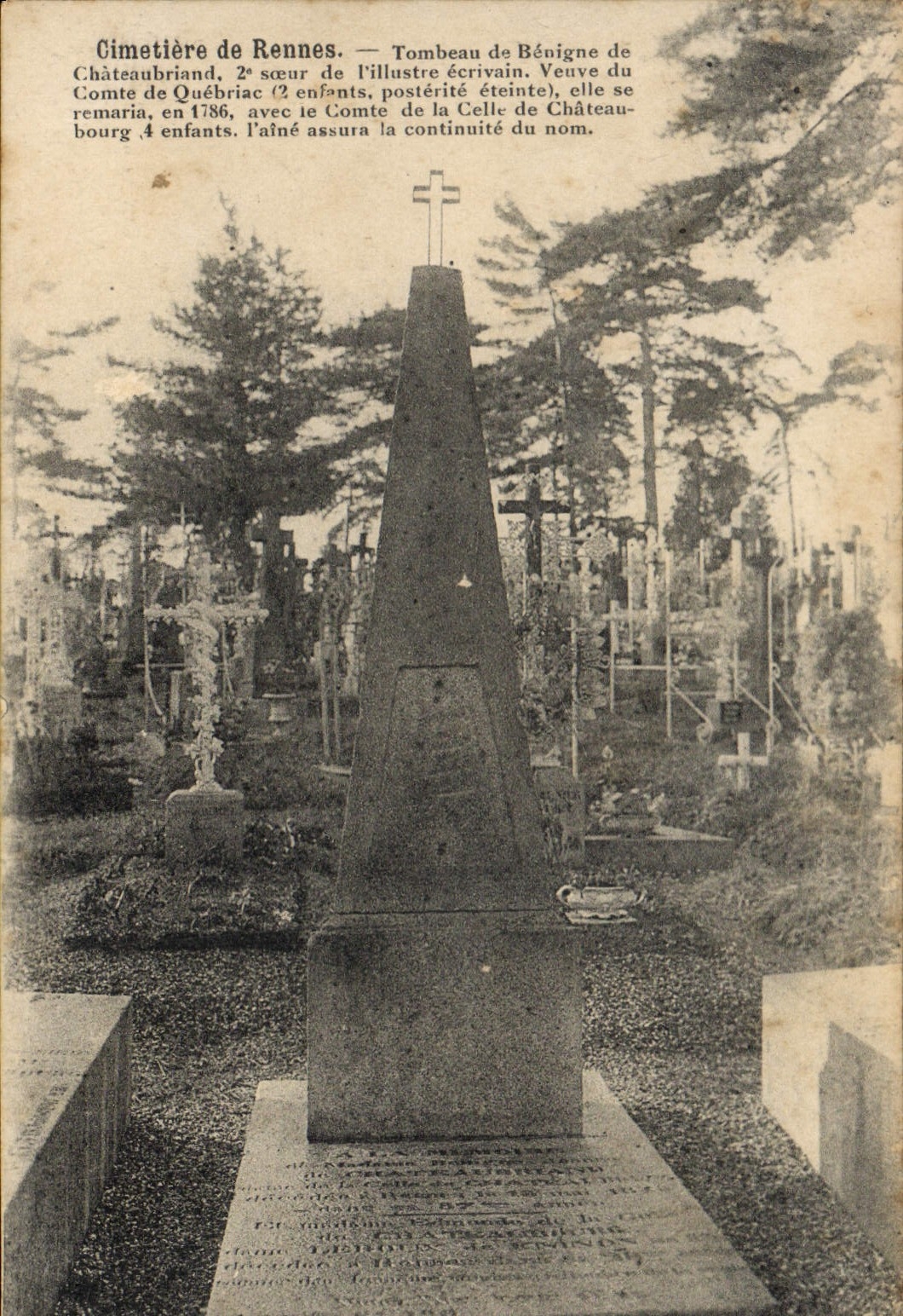CPA Mort Cimetiere de Rennes Tombeau de Benigne de Chateaubriand