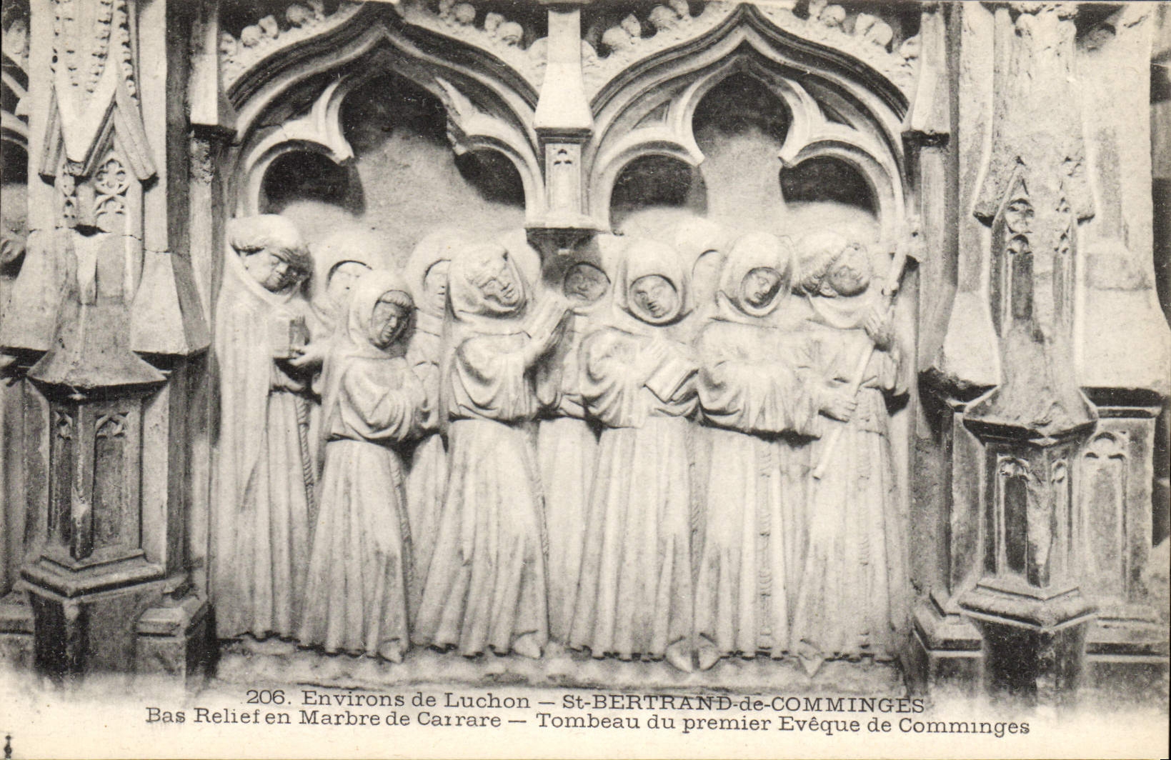 CPA Mort Environs de Luchon St Bertrand de Comminges Bas relief en marbre de carrare Tombeau du Premier eveque de Comminges