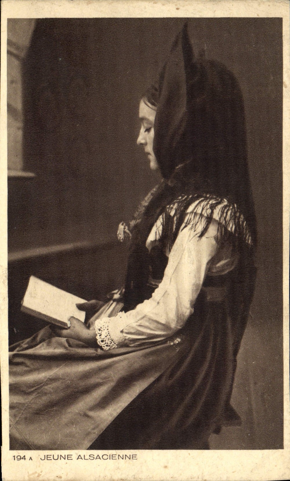 CPA Folklore Alsace Jeune Alsacienne