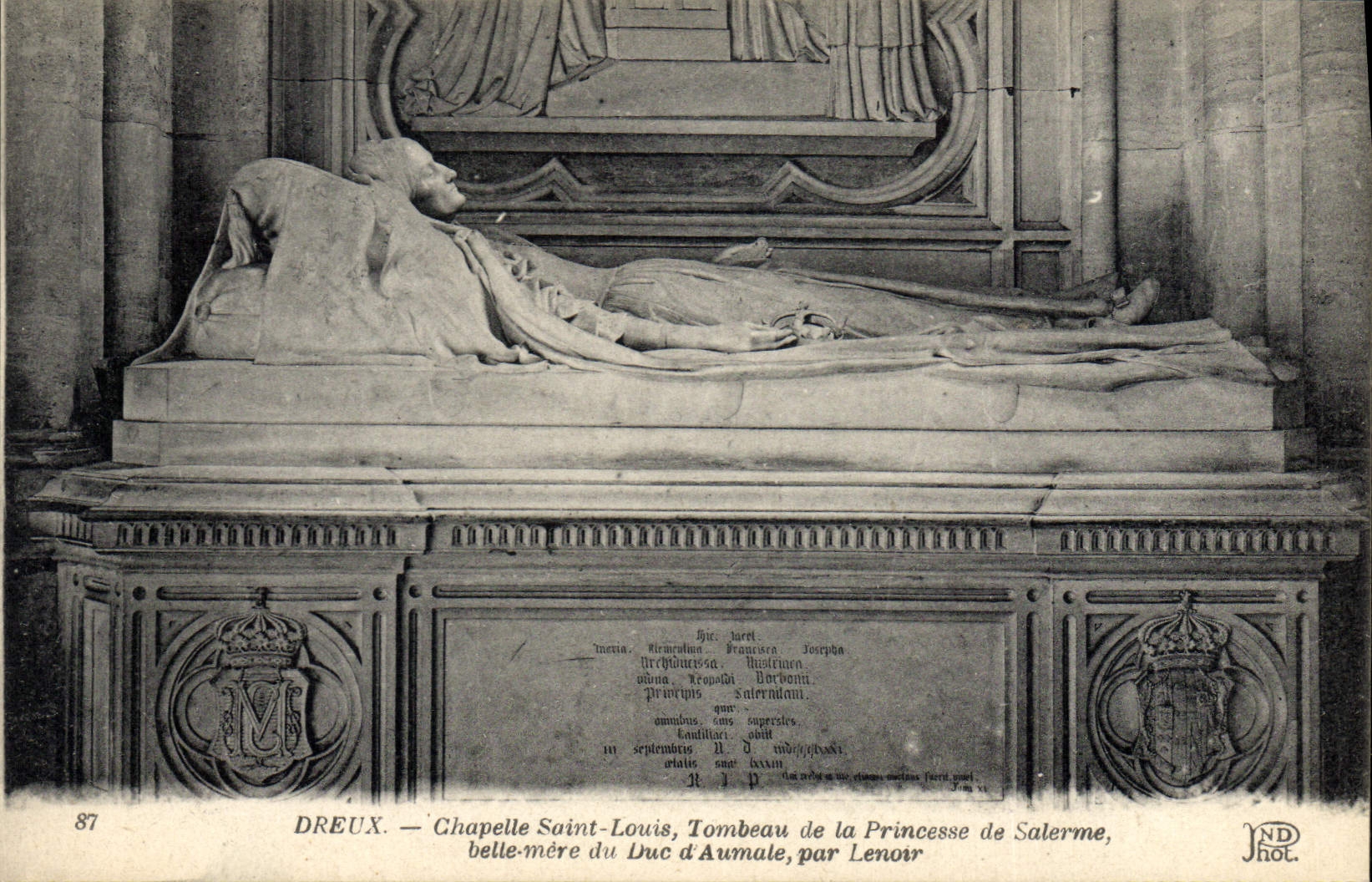CPA Dreux Chapelle Saint Louis Tombeau de la princesse de Salerme belle mere du Duc d'Aumale 