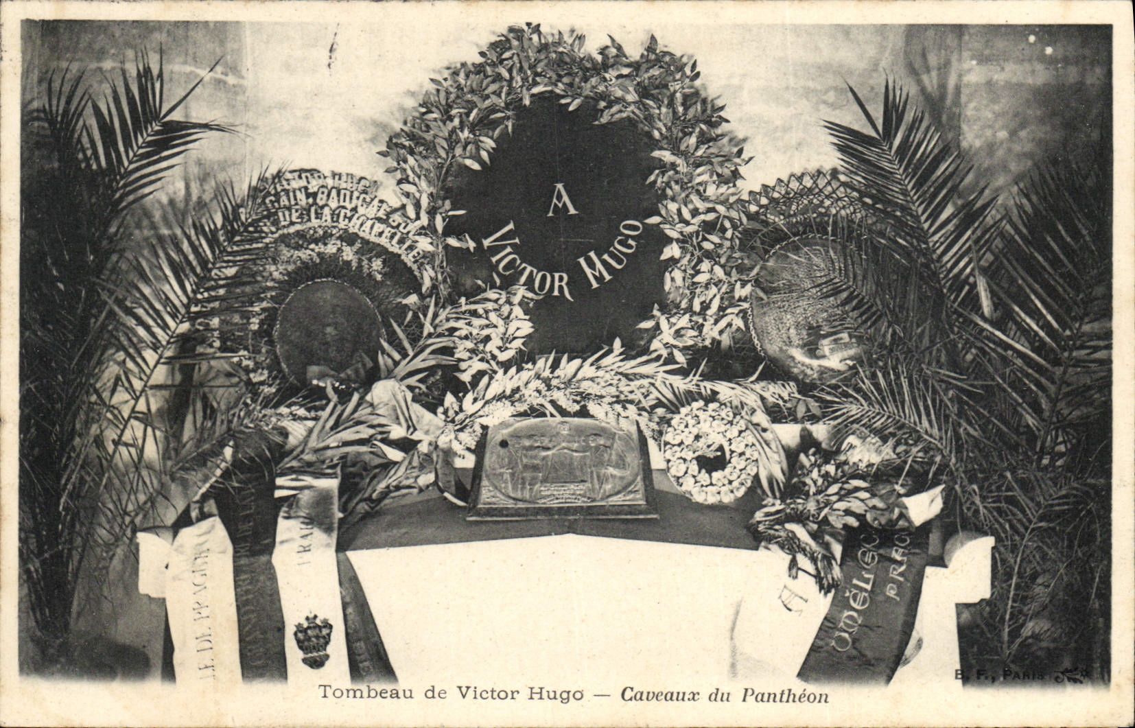 CPA Tombeau de Victor Hugo Caveaux du Pantheon 