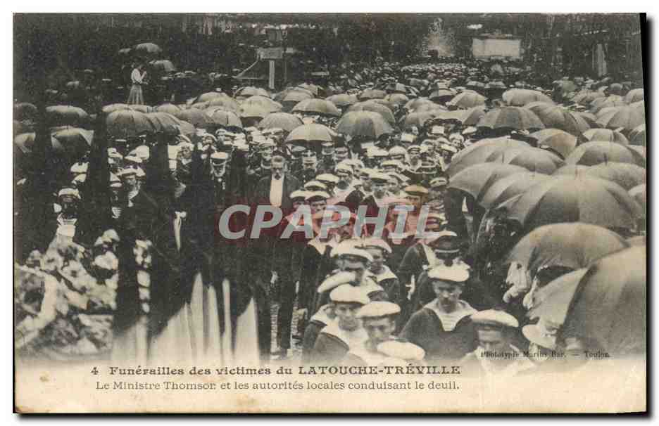 CPA Funerailles des victimes du Latouche Treville Le ministre Thomson et les autorites locales