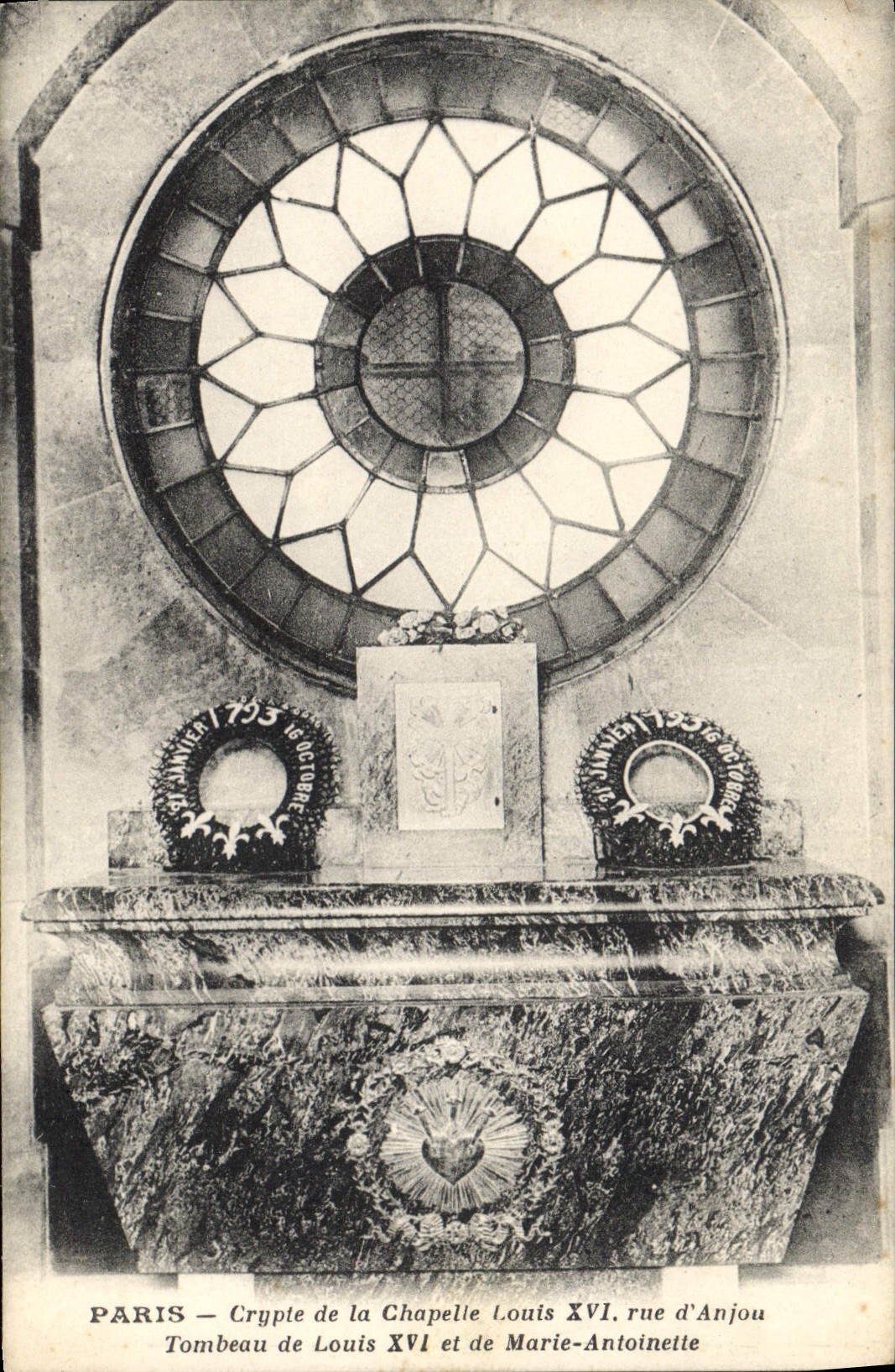 CPA Paris Crypte de la chapelle Louis XVI Rue d'Anjou Tombeau de Louis XVI et de Marie Antoinette