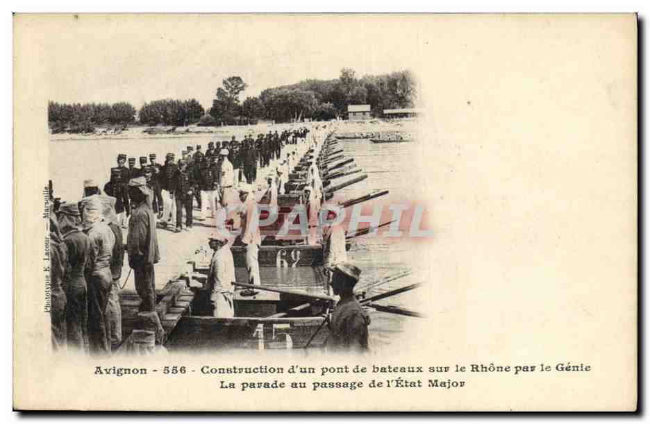 Avignon - 556 - Construcción de un puente de barcos sobre el Ródano por el Genio - La parada durante el paso del Estado Mayor
