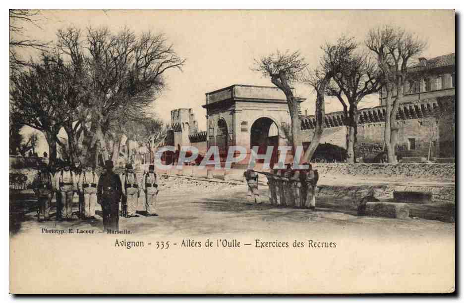 Avignon - Allées de l'Oulle — Exercices des Recrues — Phototyp. E. Lacour - Marseille - 335