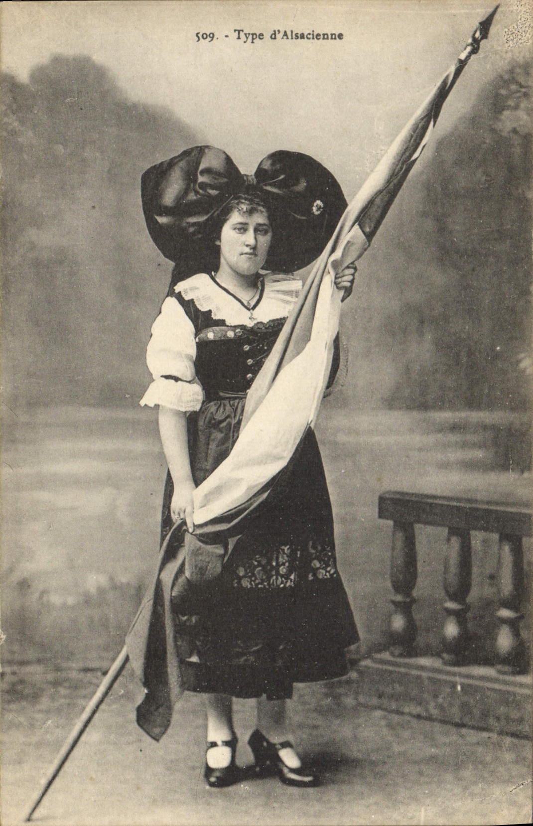 CPA Folklore Alsace Type d'Alsacienne 