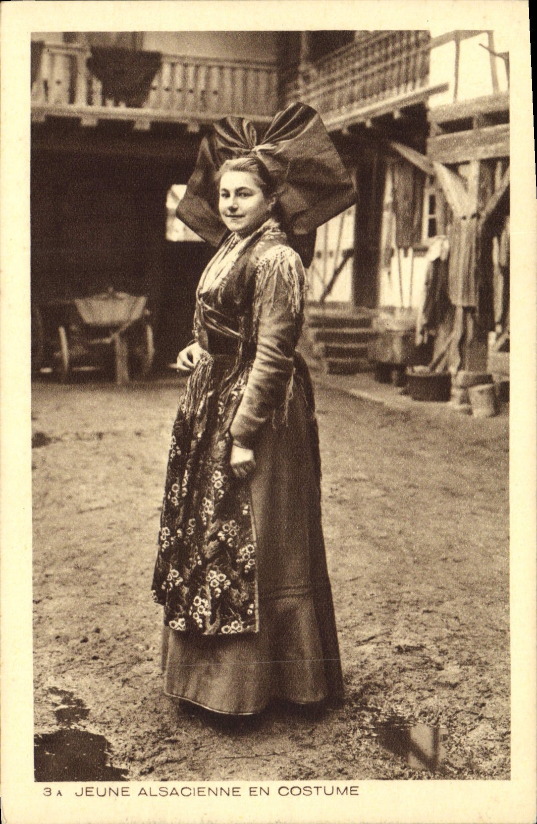 CPA Folklore Alsace Jeune Alsacienne 