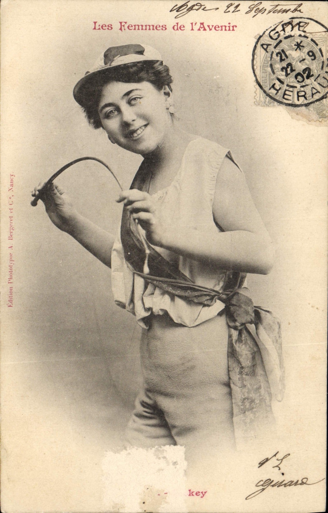 CPA Fantaisie Femme Les femmes de l'avenir