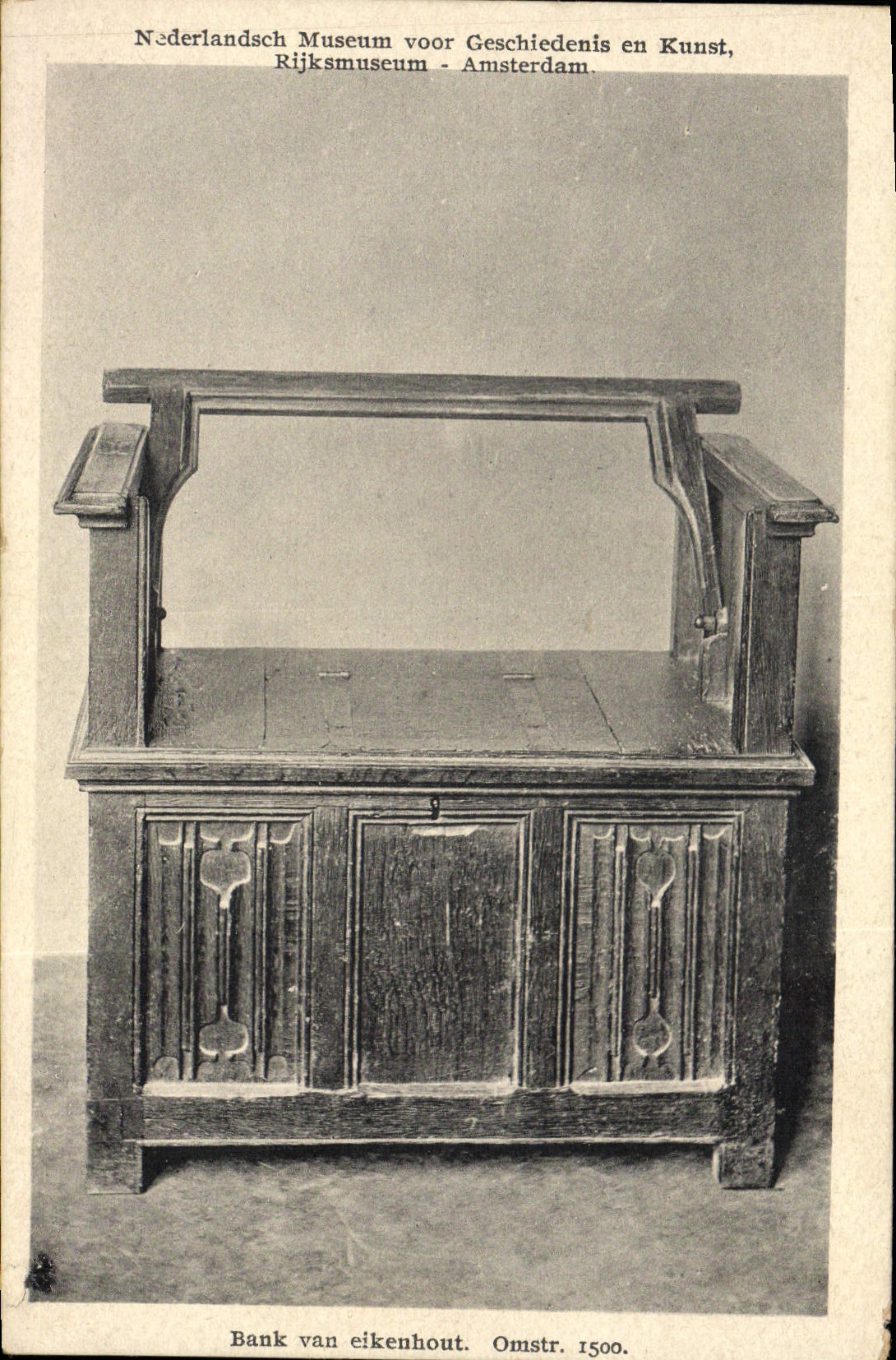 Banquette en chêne du XVème siècle — Rijksmuseum Amsterdam — éditeur J. Vileger