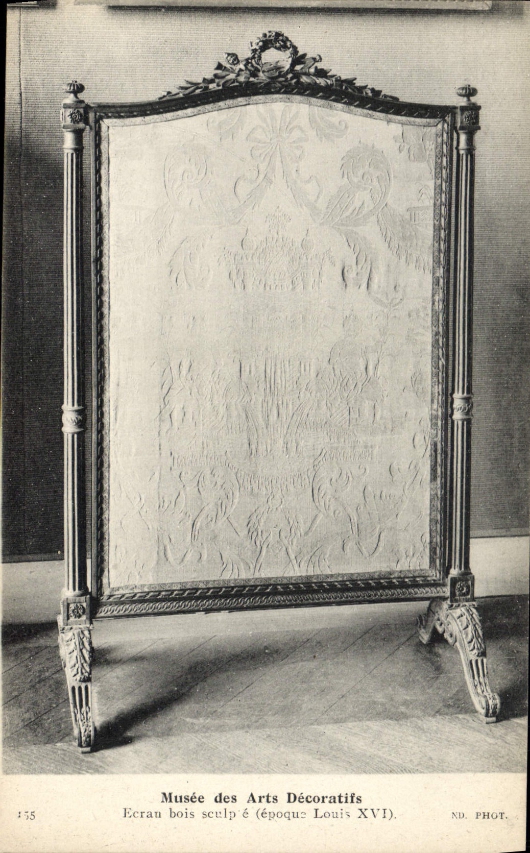 Geschnitzter Schirm — Louis XVI-Zeit — Musée des Arts Décoratifs — ND. PHOT.
