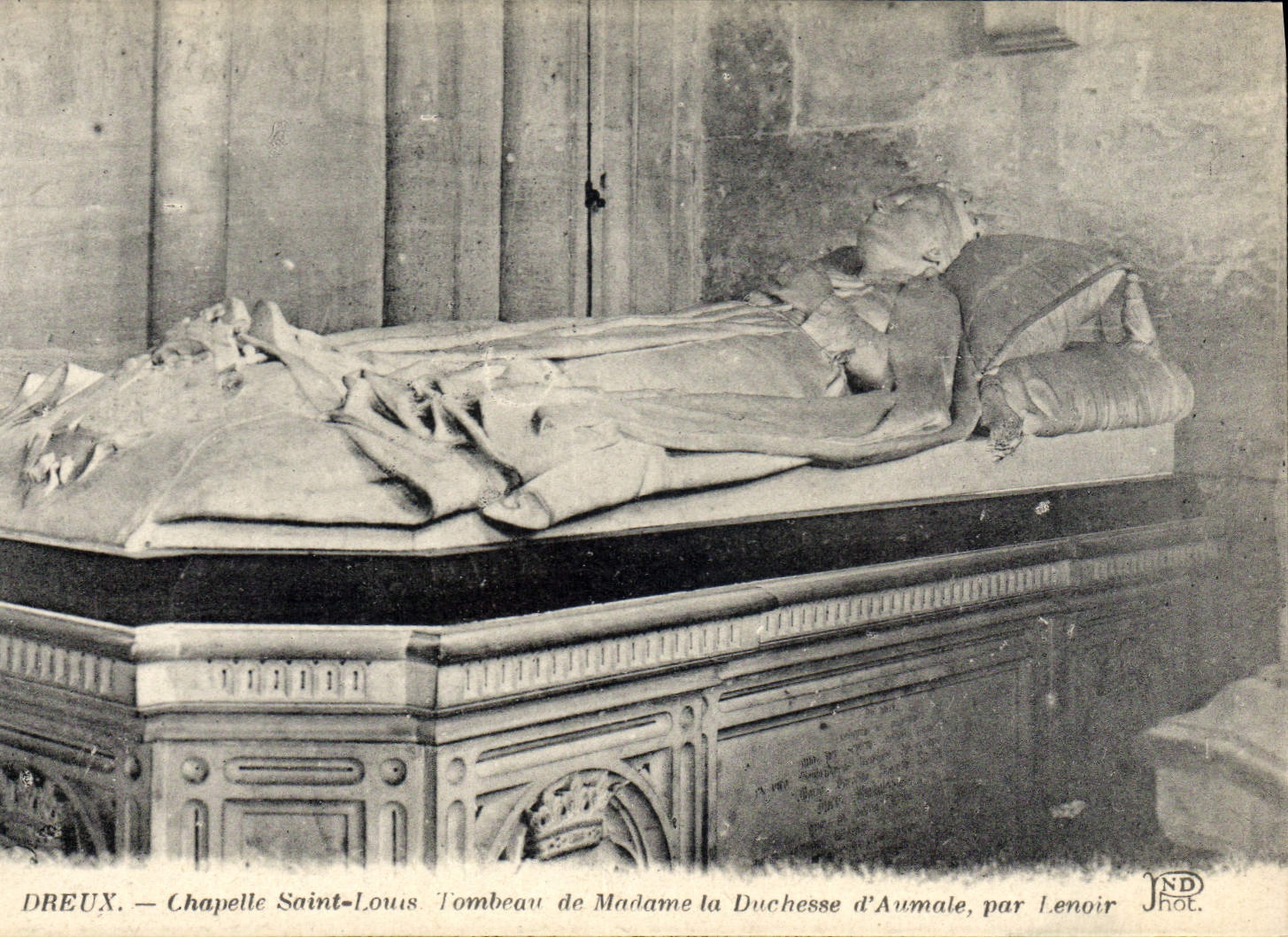 CPA Dreux Chapelle Saint Louis Tombeau de Madame la duchesse d'Aumale Lenoir