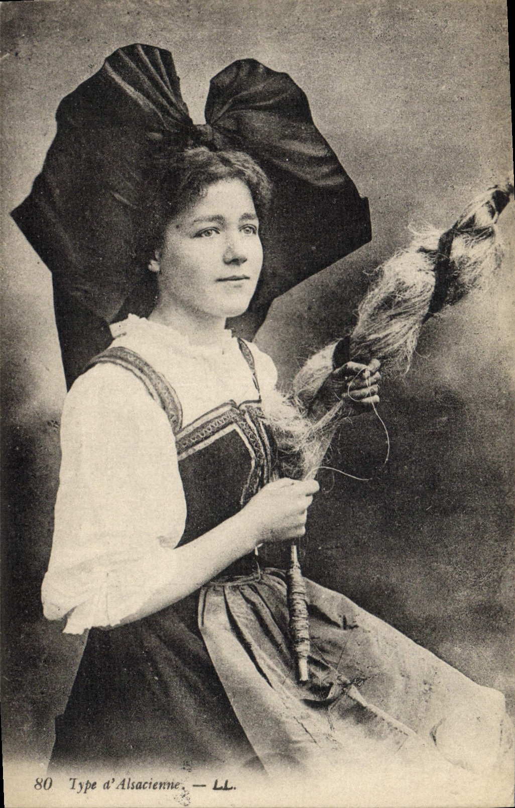 CPA Folklore Alsace Type d'Alsacienne