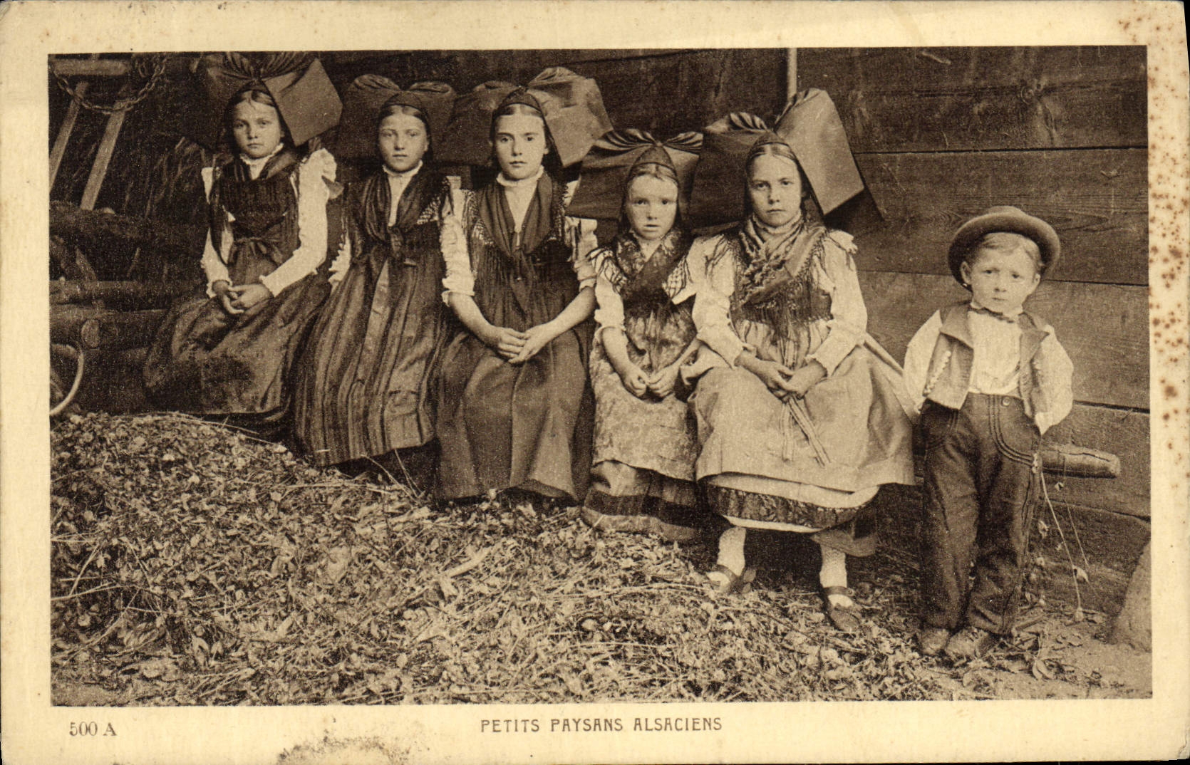 CPA Folklore Alsace Petits paysans Alsaciens